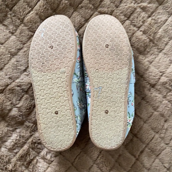 💐 Cute Floral Slip On Canvas Shoes 💐 - Picture 3 of 5